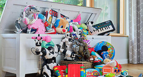 toys overflowing from toybox